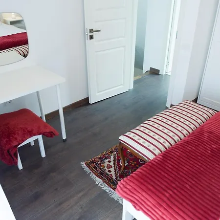 Old Town 3br Apartment- Explore & Relax *